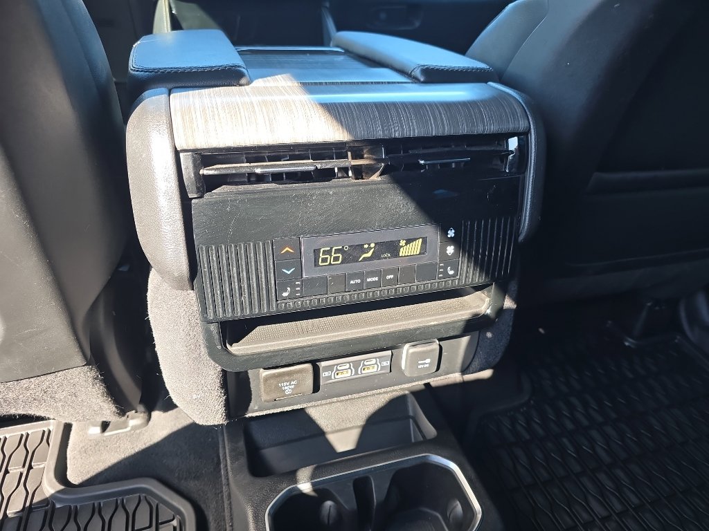 Used 2024 Jeep Wagoneer Series II AWD/4WD image 14