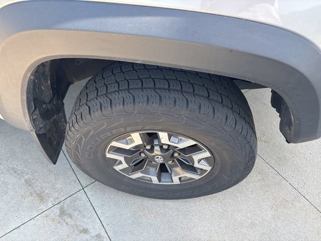Used 2017 Toyota Tacoma TRD Off-Road w/ Tow Package (A/T) AWD/4WD image 10