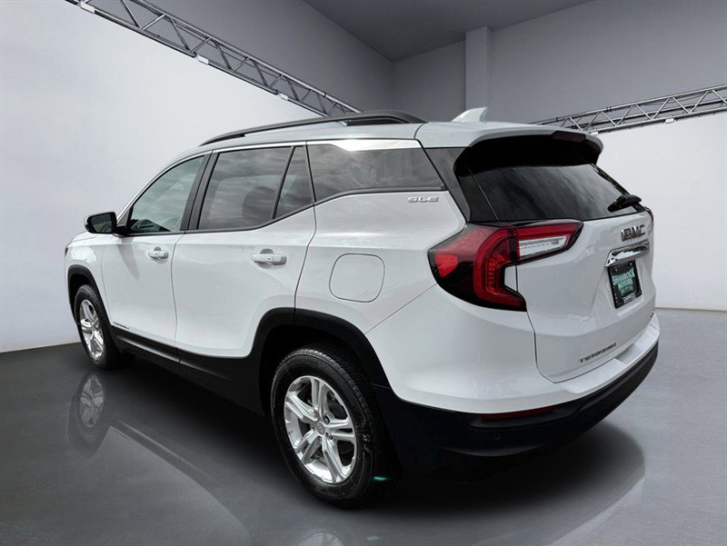 Used 2022 GMC Terrain SLE w/ Driver Convenience Package image 5