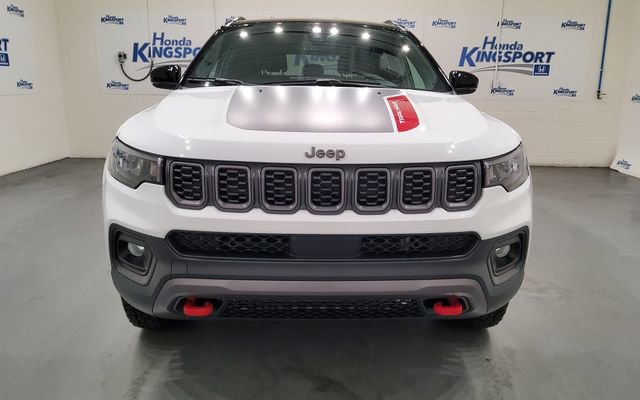 Used 2025 Jeep Compass Trailhawk AWD/4WD image 10