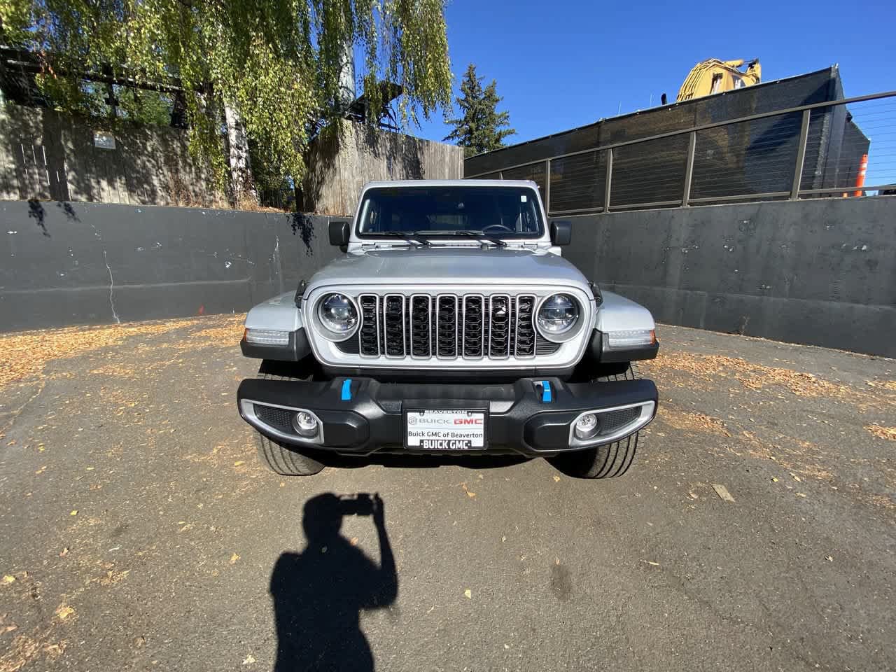 Used 2024 Jeep Wrangler Unlimited Sahara AWD/4WD image 9