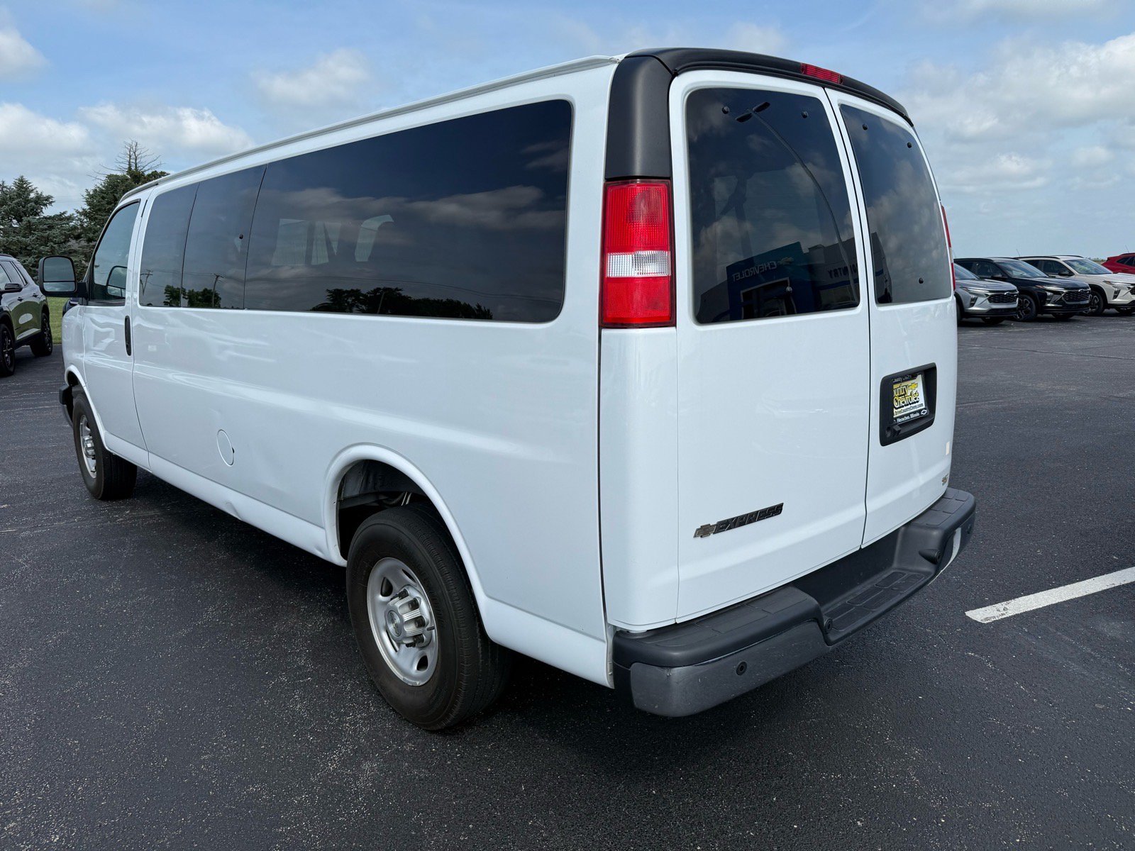 Used 2023 Chevrolet Express 3500 LT w/ LT Preferred Equipment Group RWD image 3