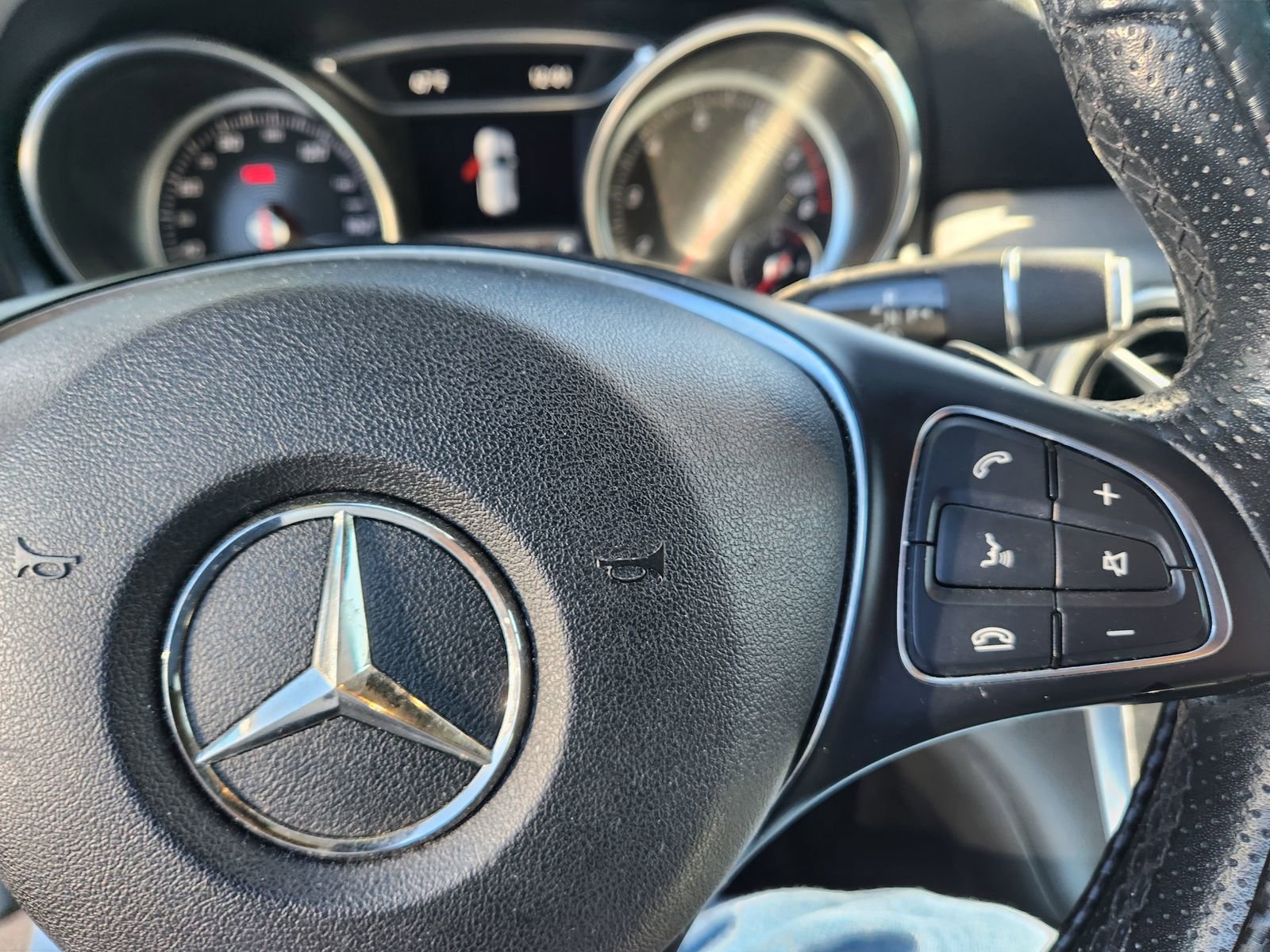 Used 2020 Mercedes-Benz GLA 250 4MATIC w/ Premium Package image 25