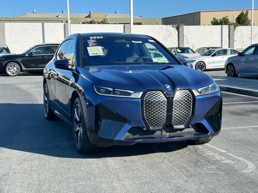 Used 2024 BMW iX xDrive50 w/ Sport Package AWD/4WD image 7