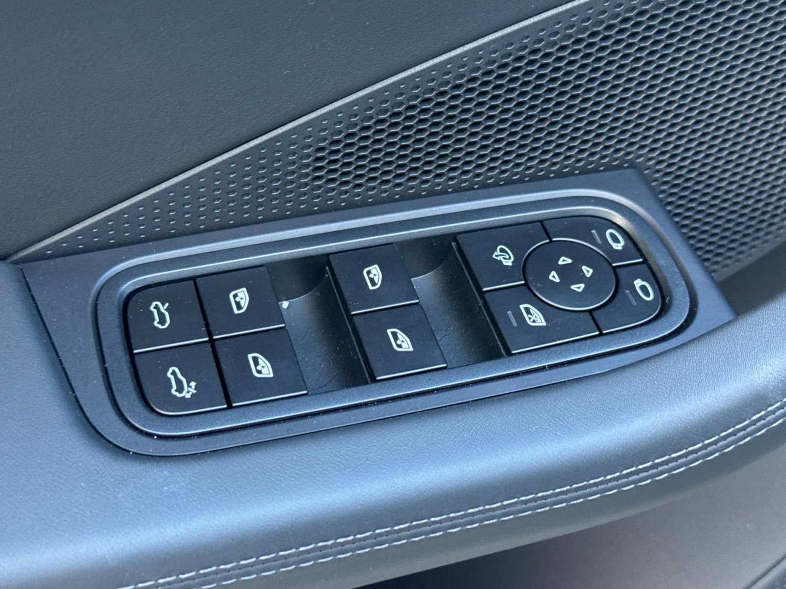 New 2026 Porsche Macan Turbo Electric image 13