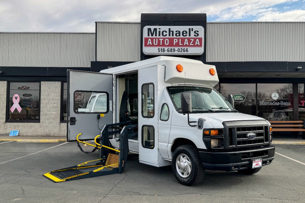 Used 2011 Ford E-350 and Econoline 350 Extended Super Duty w/ PWR Group image 2