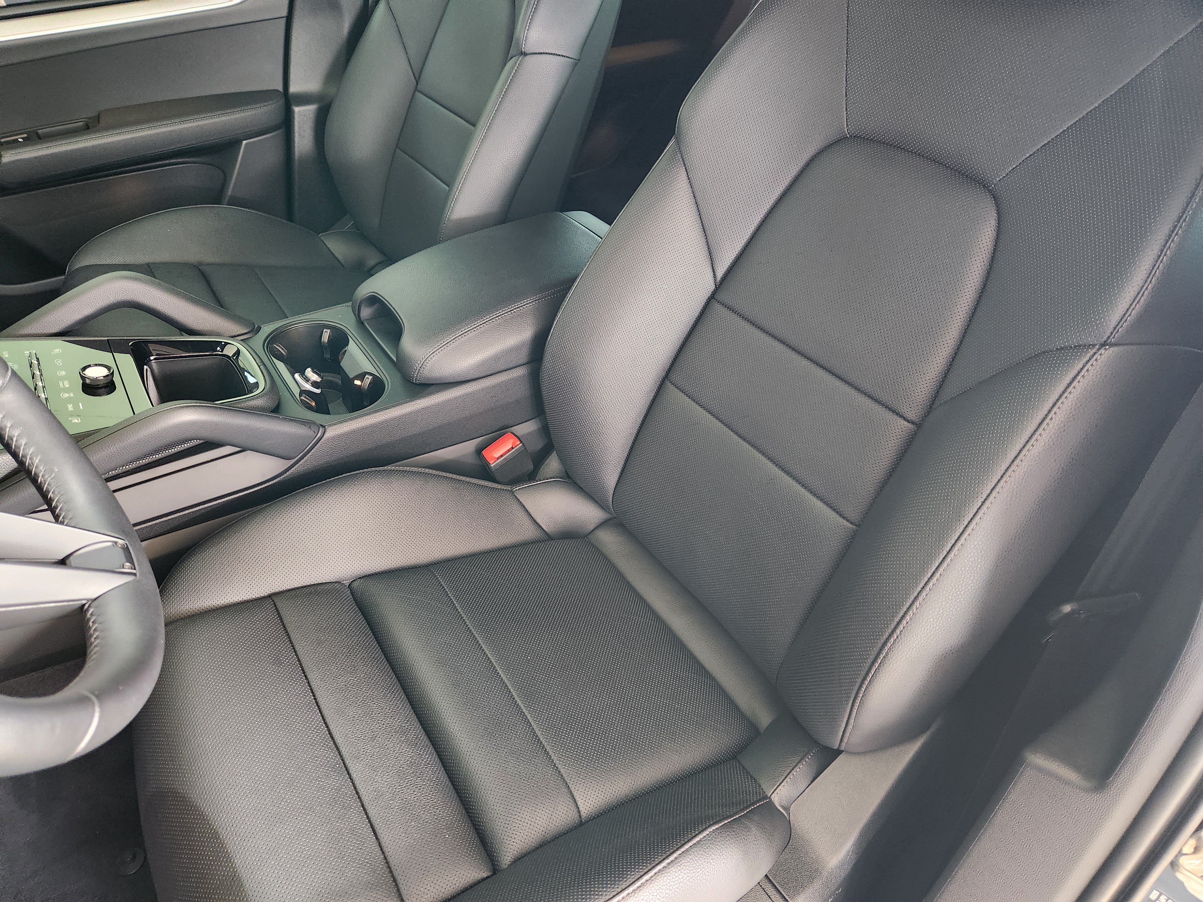 Certified 2025 Porsche Cayenne S AWD/4WD image 6