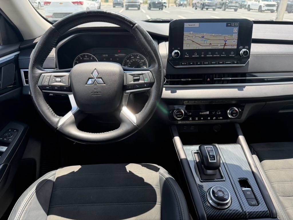 Used 2023 Mitsubishi Outlander SE FWD image 13