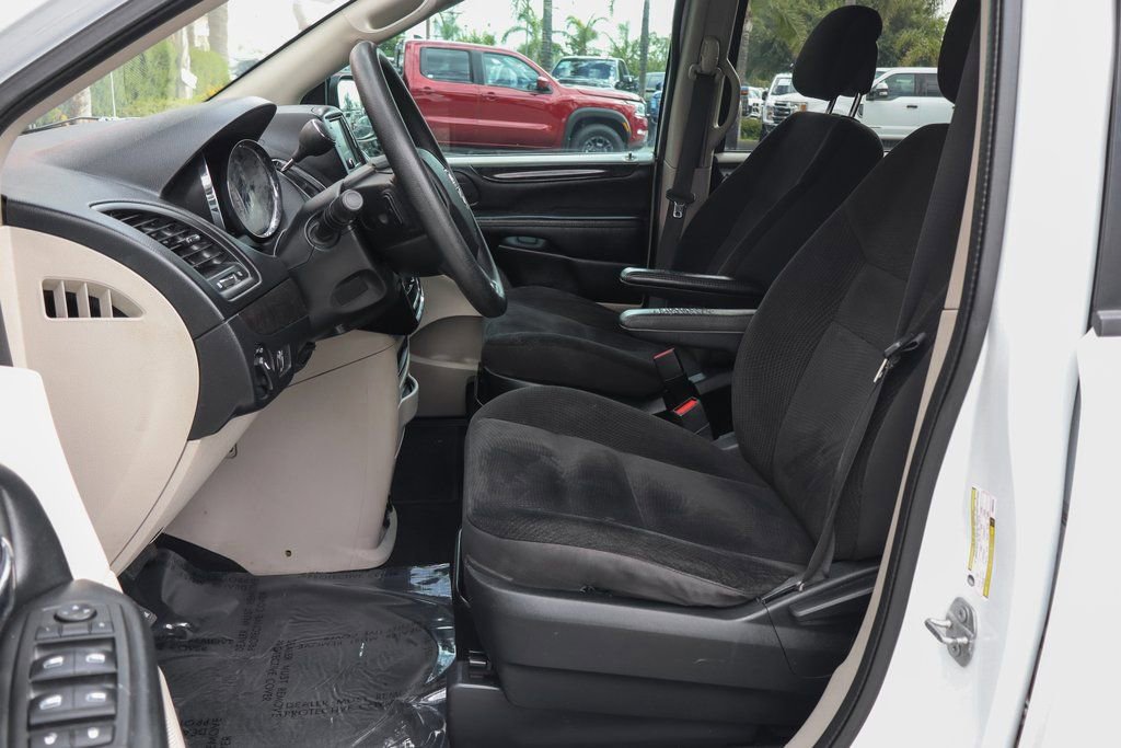 Used 2019 Dodge Grand Caravan SE FWD image 16