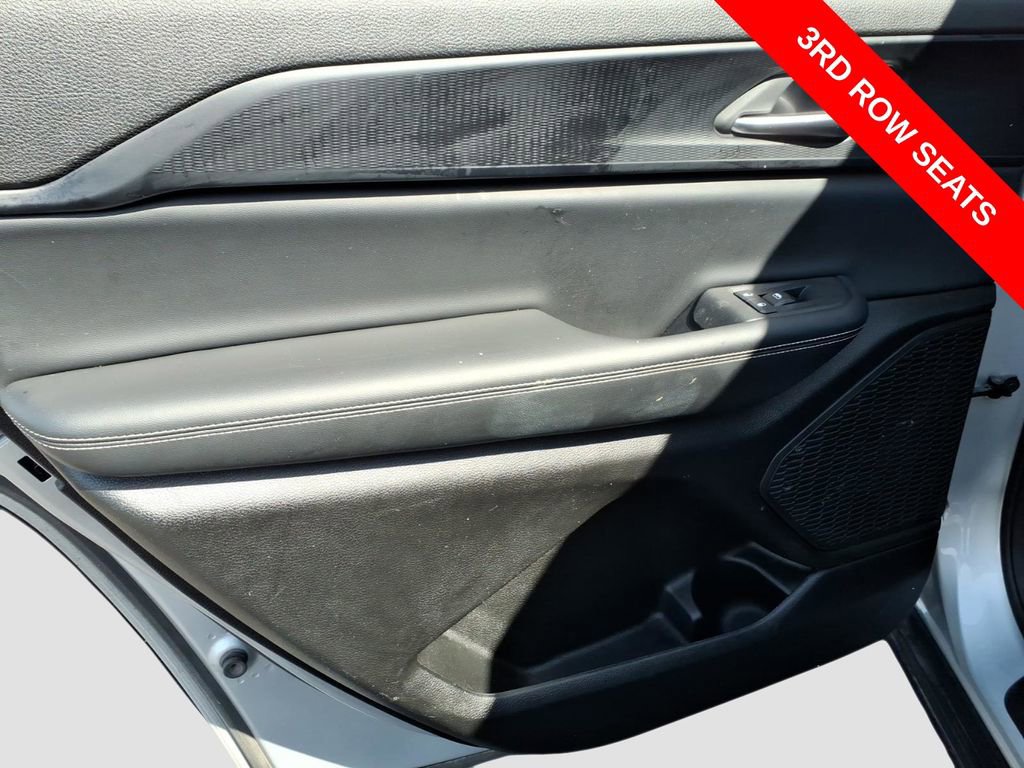 Used 2023 Jeep Grand Cherokee L Laredo image 13