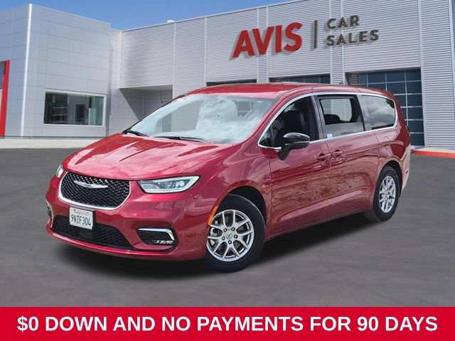 Used 2025 Chrysler Pacifica Select FWD image 1
