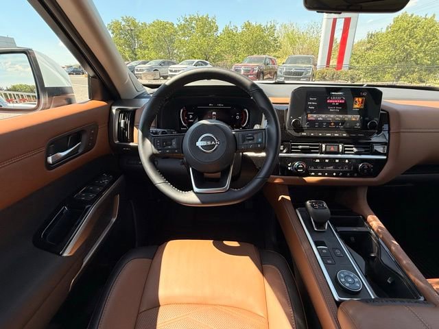 Certified 2025 Nissan Pathfinder Platinum image 25
