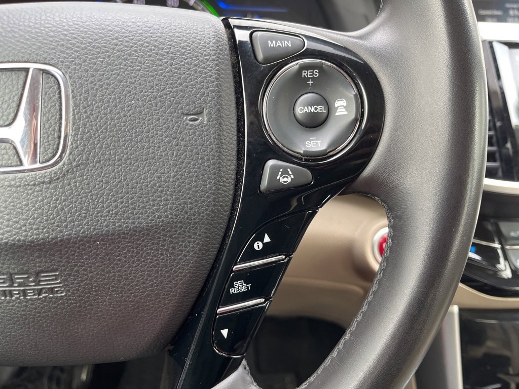 Used 2017 Honda Accord Touring image 32