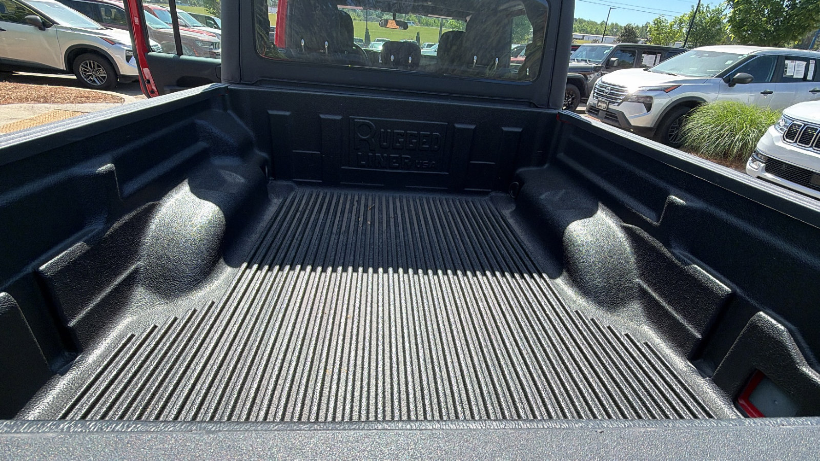 Used 2025 Jeep Gladiator Sport AWD/4WD image 13