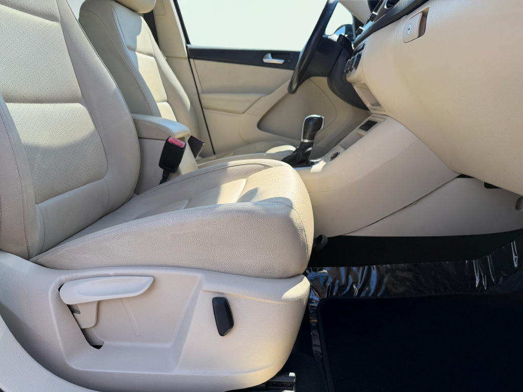 Used 2017 Volkswagen Tiguan Wolfsburg Edition FWD image 41