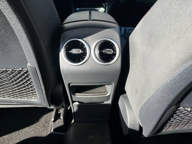Used 2025 Mercedes-Benz GLB 250 image 19