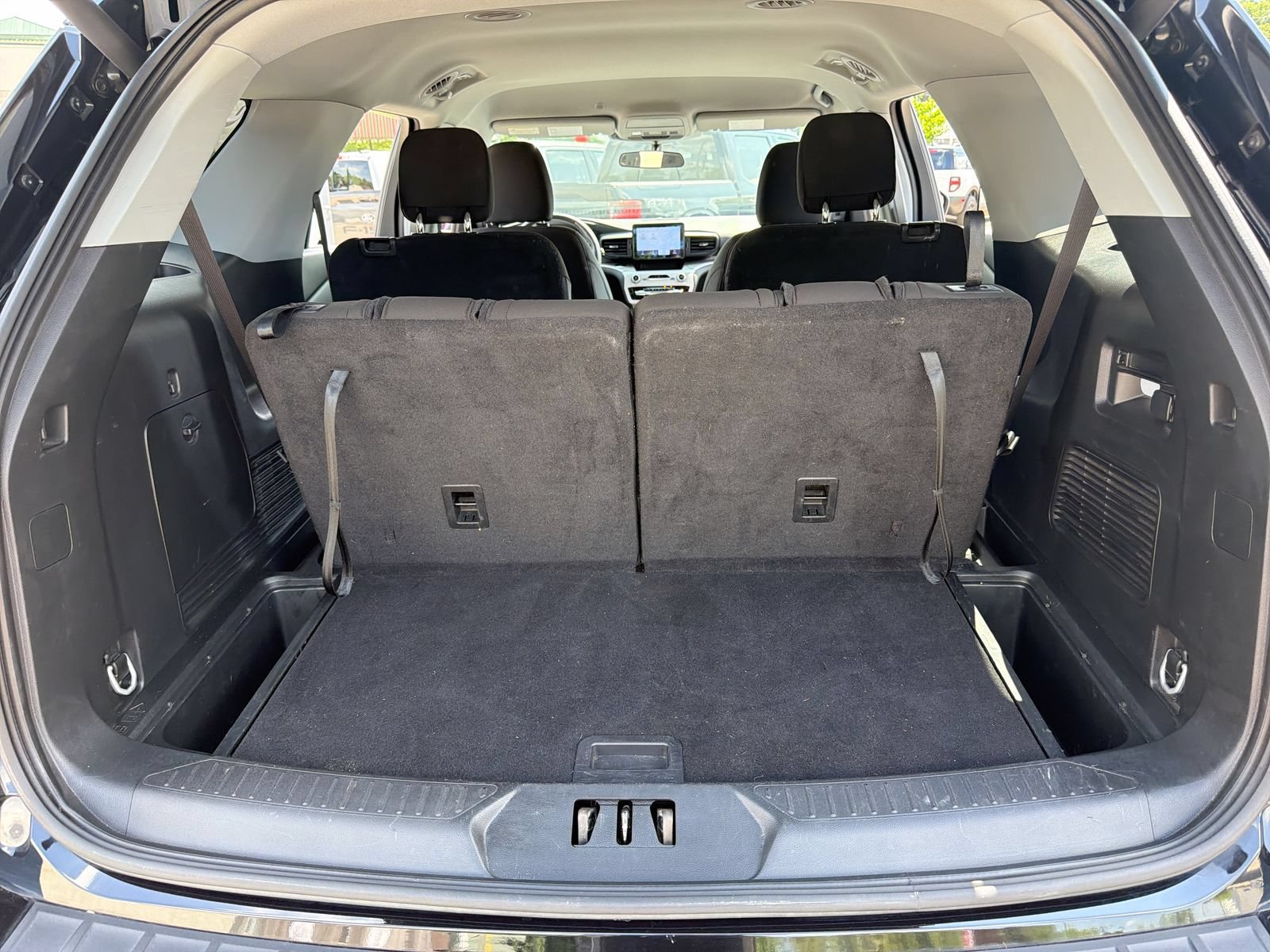 Used 2023 Ford Explorer XLT AWD/4WD image 35