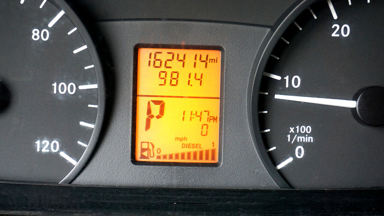 Used 2015 Freightliner Sprinter 2500 image 16