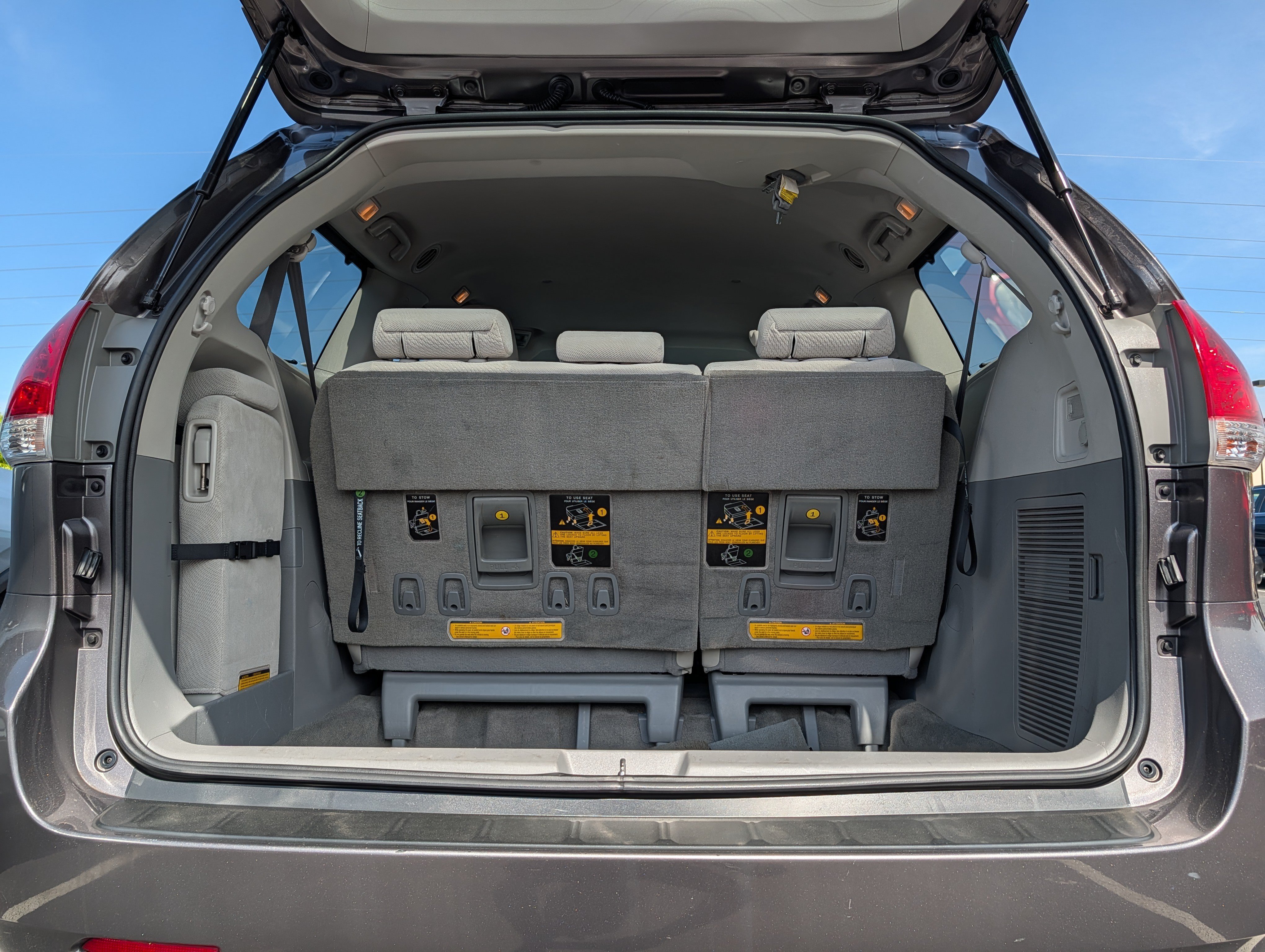 Used 2014 Toyota Sienna LE FWD image 18