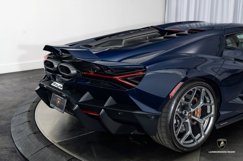 Used 2025 Lamborghini Revuelto image 25