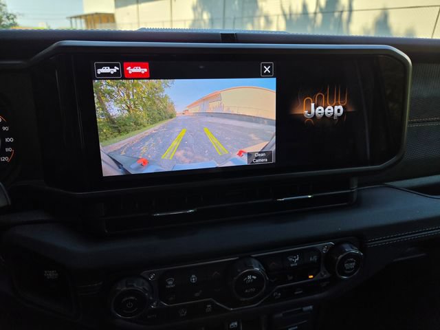 Used 2024 Jeep Gladiator Mojave w/ Technology Group AWD/4WD image 20