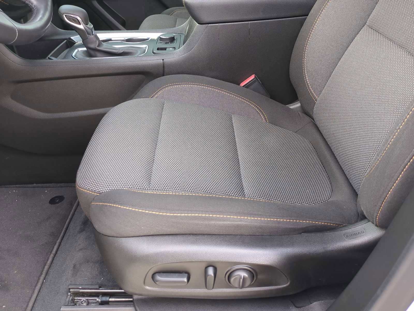Used 2021 Chevrolet Traverse LT FWD image 19