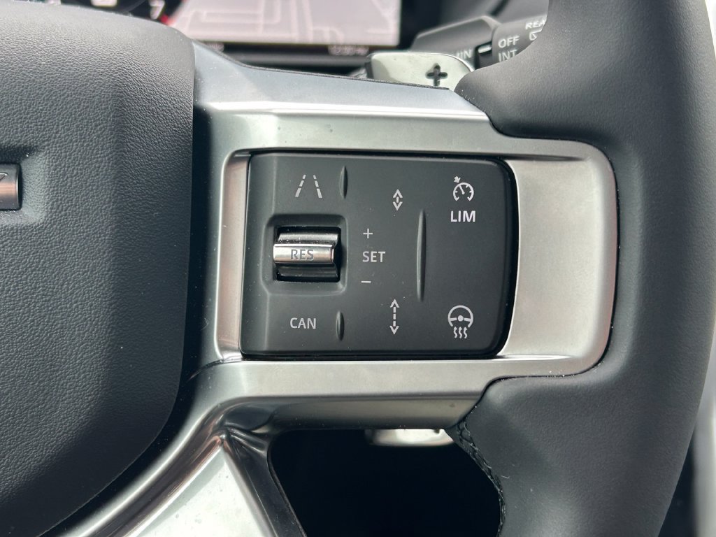 Used 2025 Land Rover Discovery S AWD/4WD image 45
