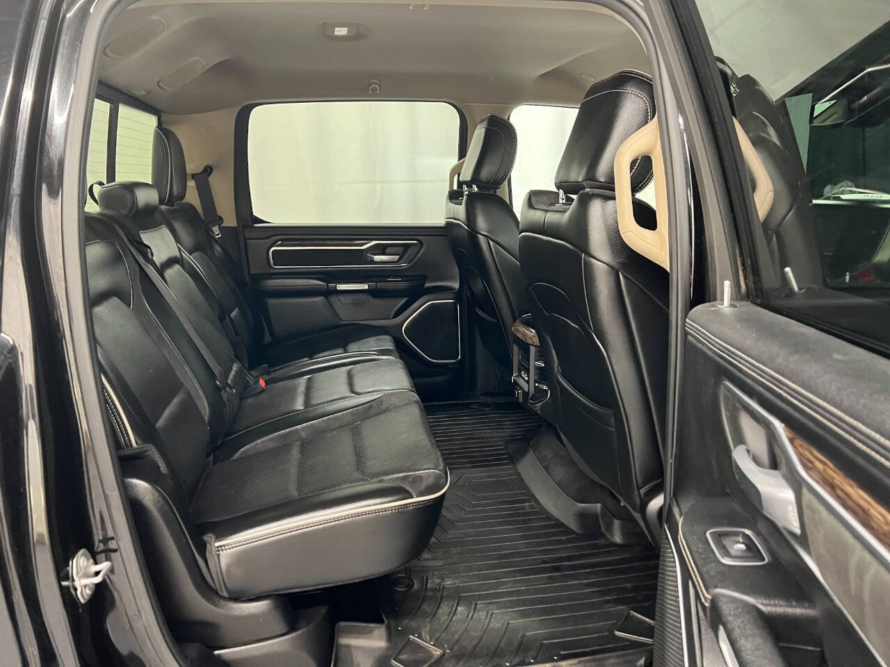 Used 2019 RAM 1500 Laramie AWD/4WD image 10