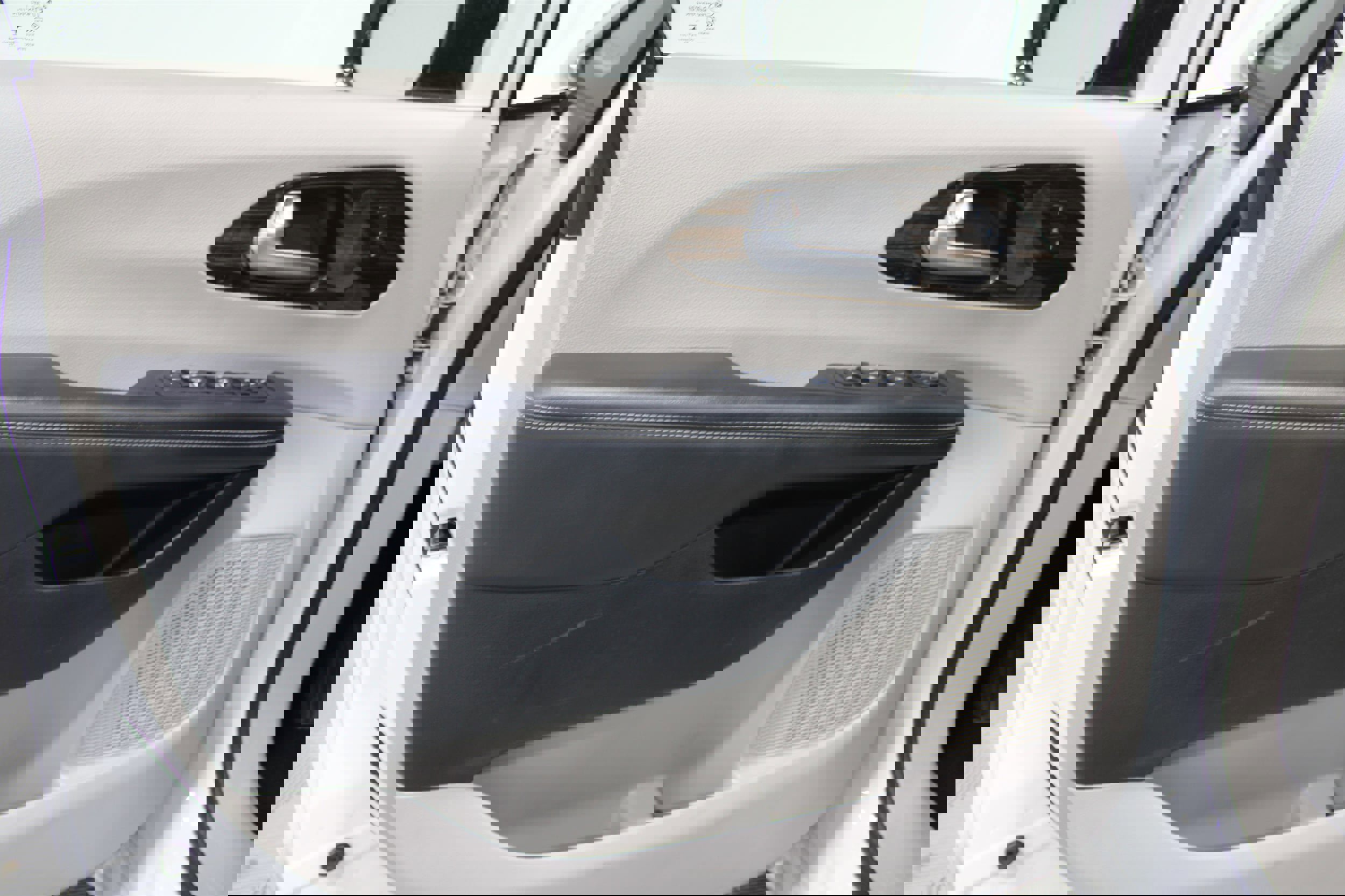 Used 2023 Chrysler Pacifica Limited image 6