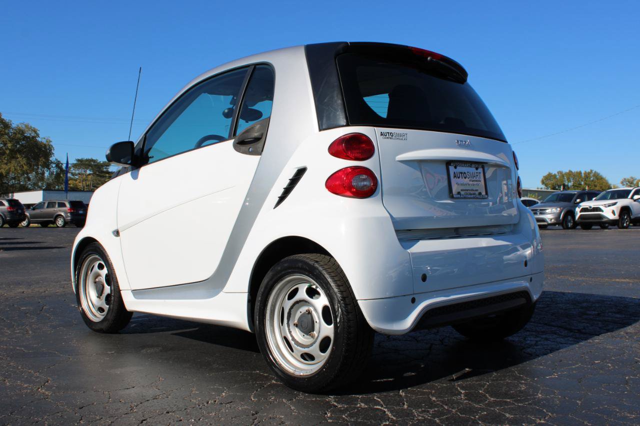 Used 2015 smart fortwo passion RWD image 9