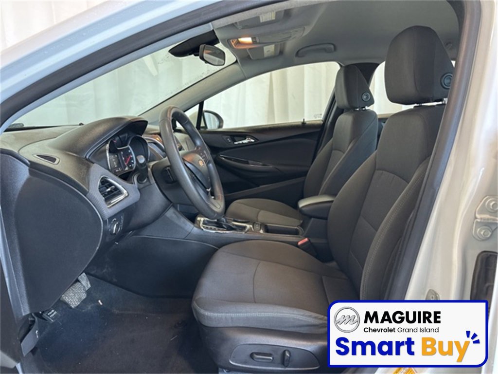 Used 2019 Chevrolet Cruze LT w/ Convenience Package image 4