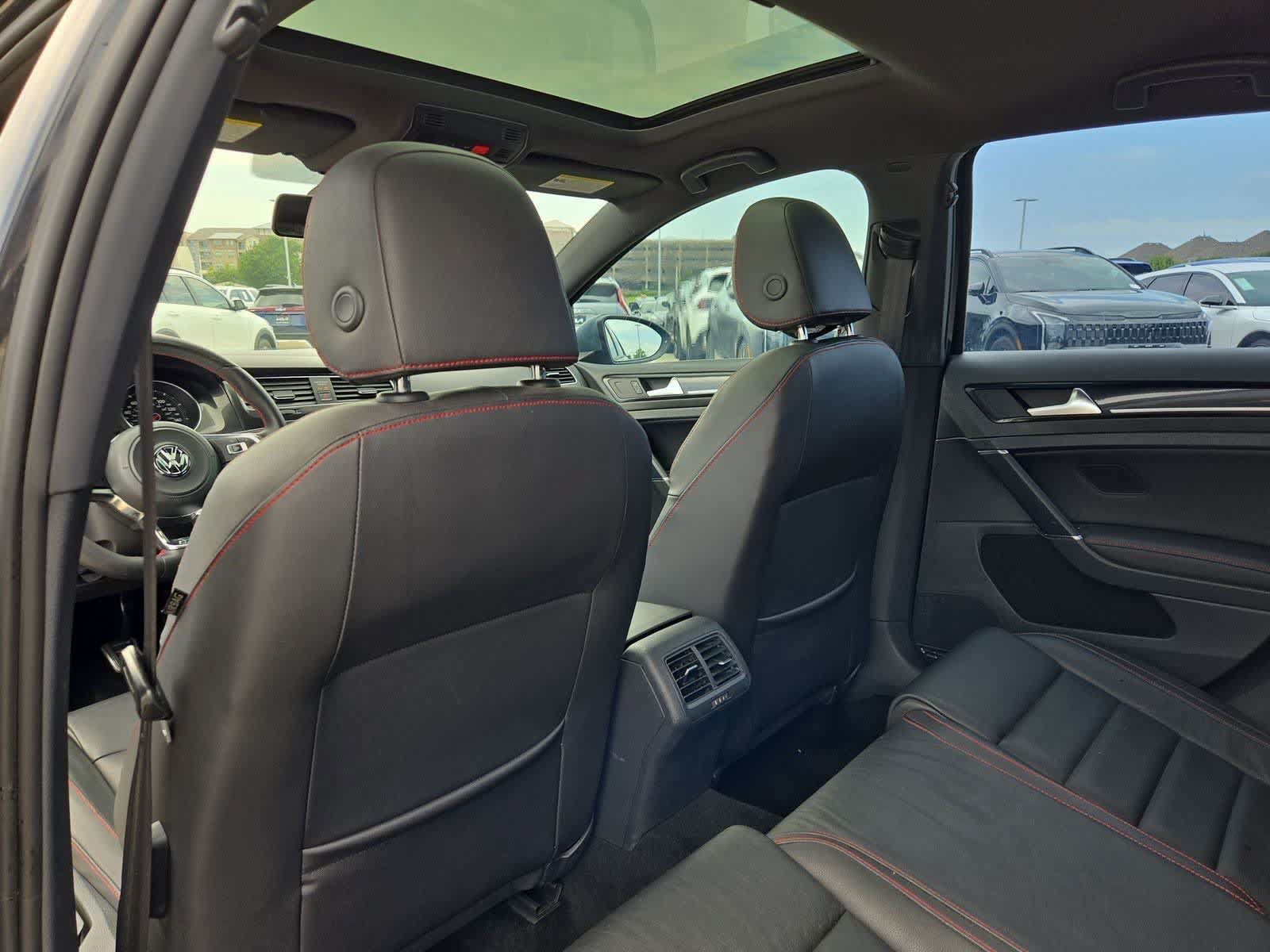 Used 2015 Volkswagen GTI SE FWD image 16