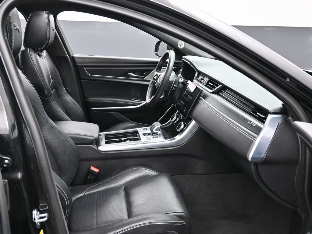 Used 2022 Jaguar XF R-Dynamic SE image 36