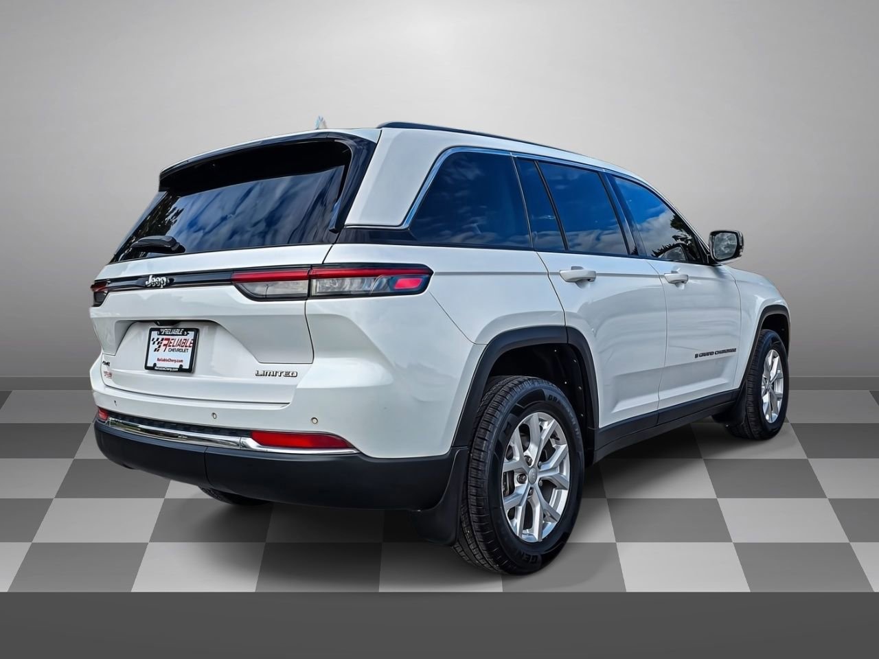 Used 2023 Jeep Grand Cherokee Limited w/ MOPAR Finishing Package AWD/4WD image 6