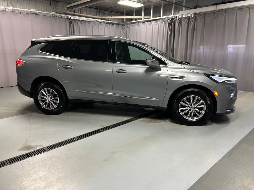 Used 2024 Buick Enclave Essence image 8