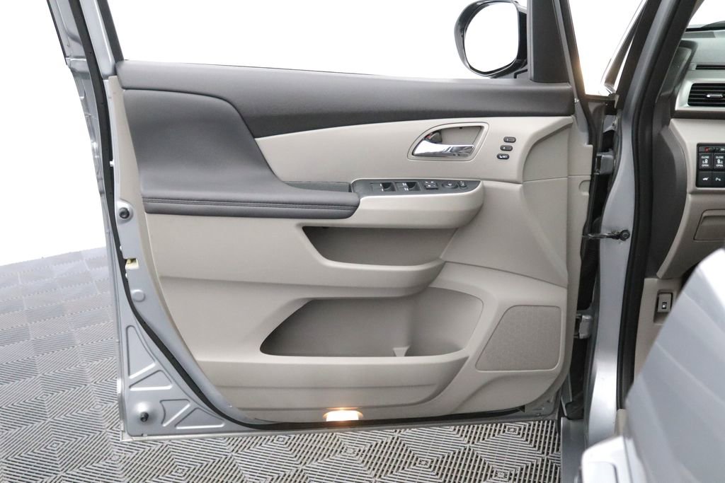 Used 2016 Honda Odyssey Touring image 12