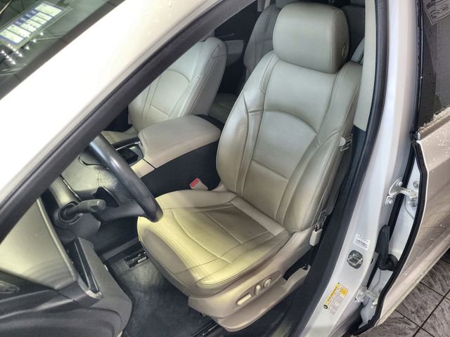 Used 2019 Buick Enclave Essence image 11