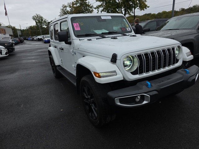 Used 2024 Jeep Wrangler Unlimited Sahara w/ Technology Group AWD/4WD image 3