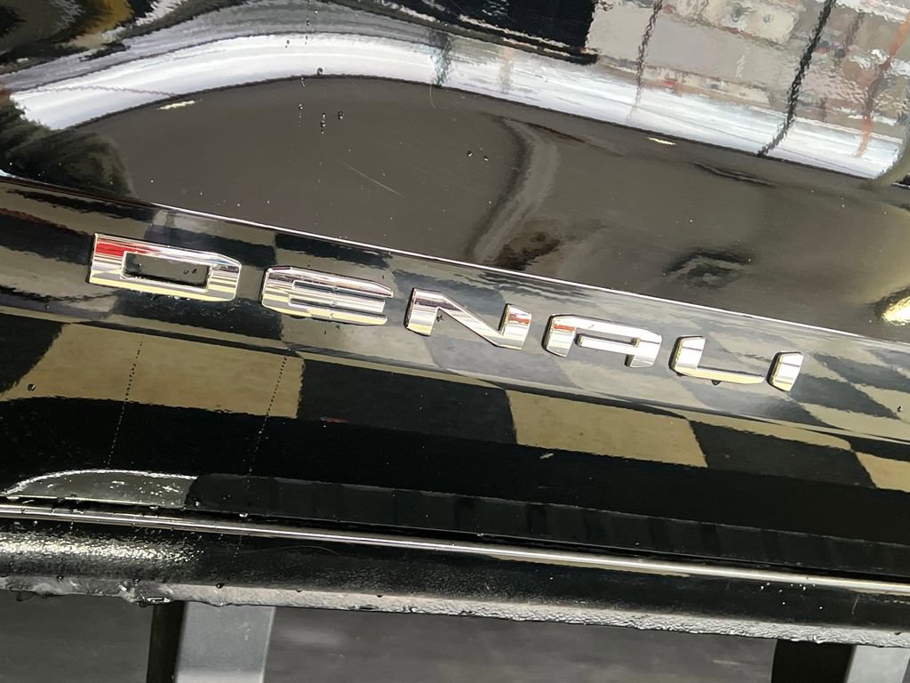 Used 2025 GMC Canyon Denali image 8
