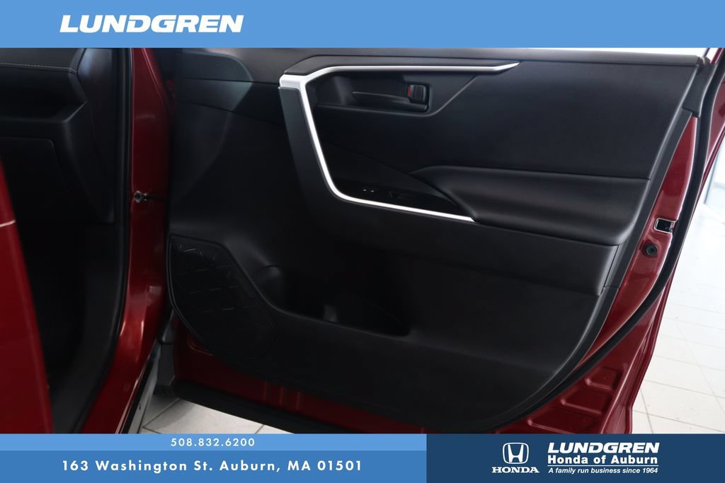 Used 2019 Toyota RAV4 LE w/ All Weather Liner Package AWD/4WD image 14