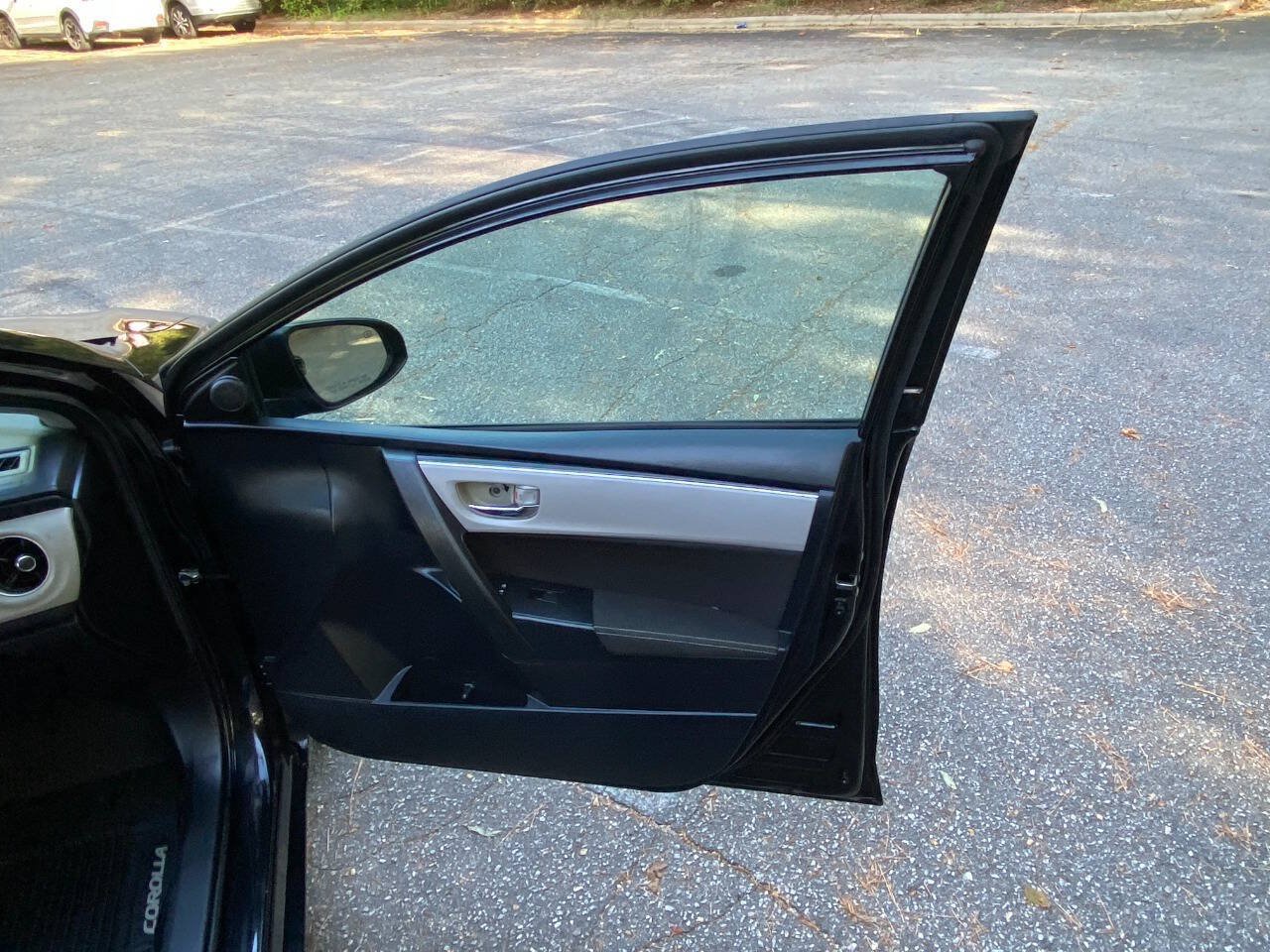 Used 2019 Toyota Corolla LE FWD image 42