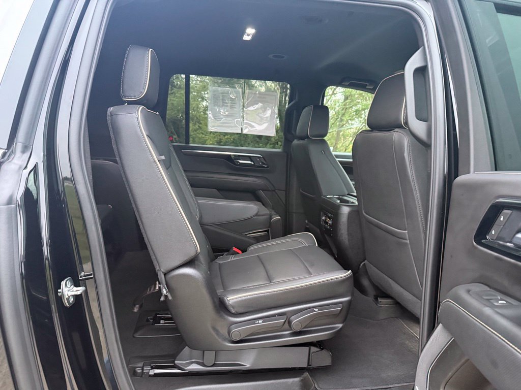 Used 2026 Chevrolet Suburban Premier AWD/4WD image 17