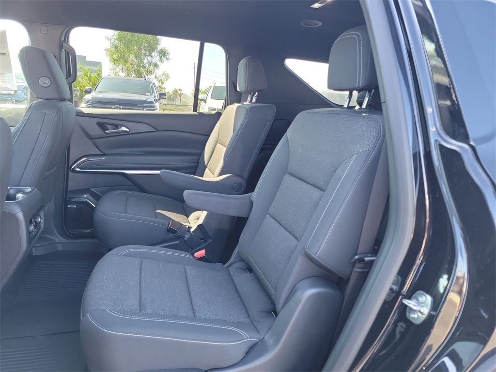 Used 2025 Chevrolet Traverse LT w/ Enhanced Driving Package image 24