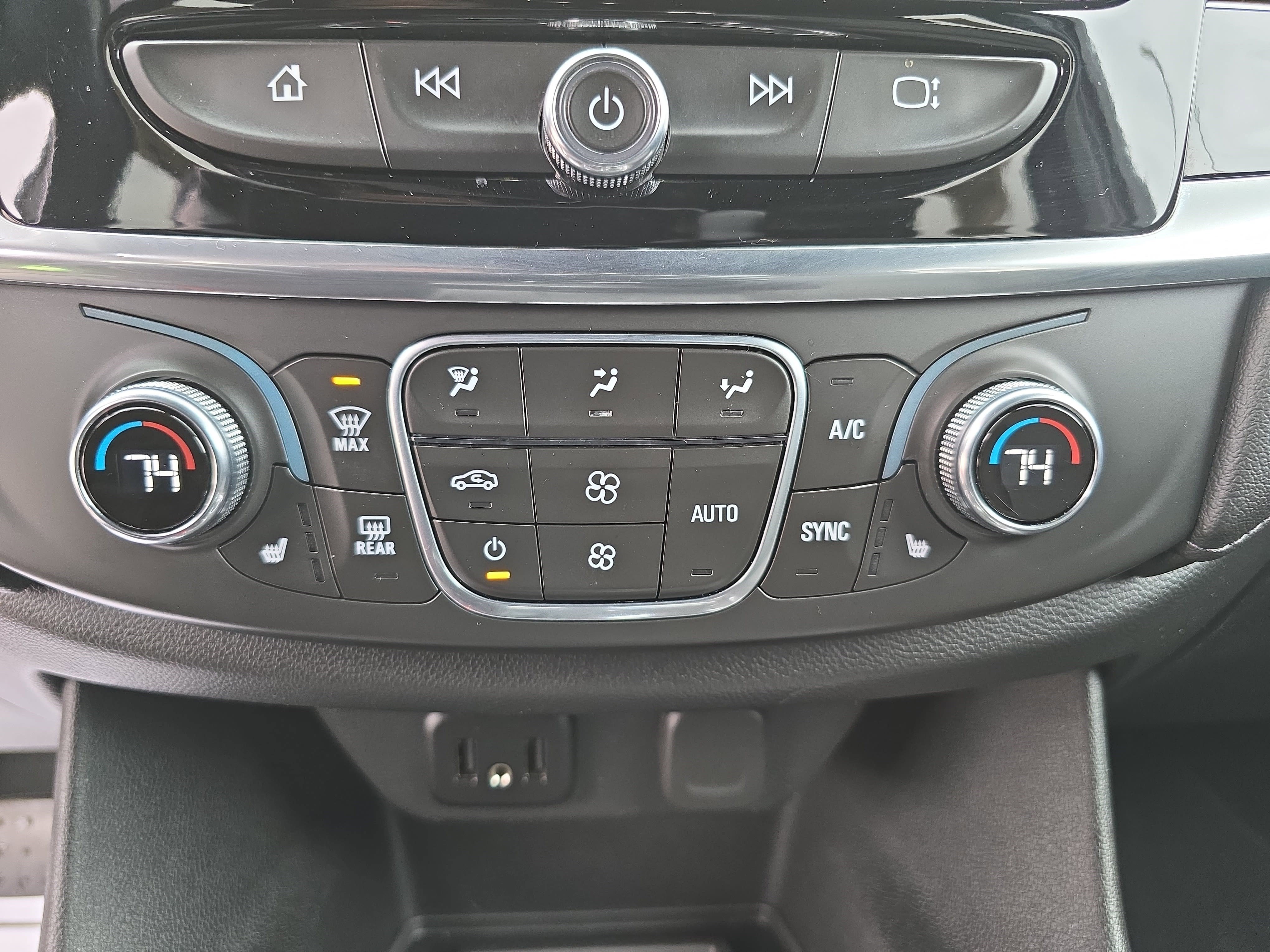 Used 2022 Chevrolet Traverse LT image 21