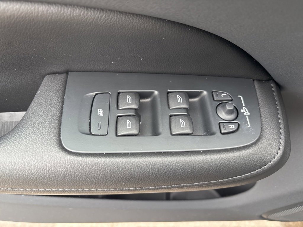 Certified 2023 Volvo S60 B5 Plus w/ Climate Package image 18