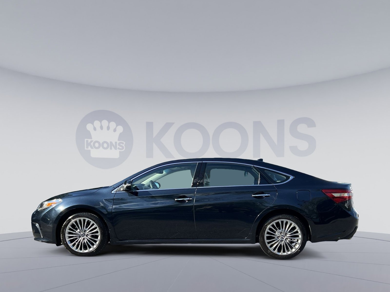 Used 2017 Toyota Avalon Limited FWD image 4