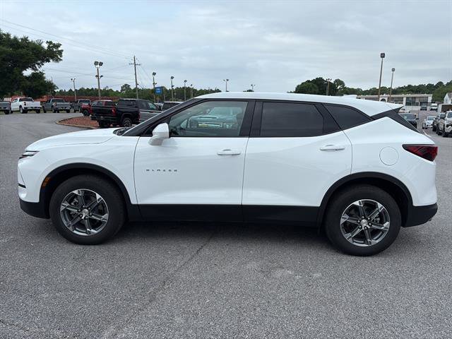 Used 2025 Chevrolet Blazer LT FWD image 3