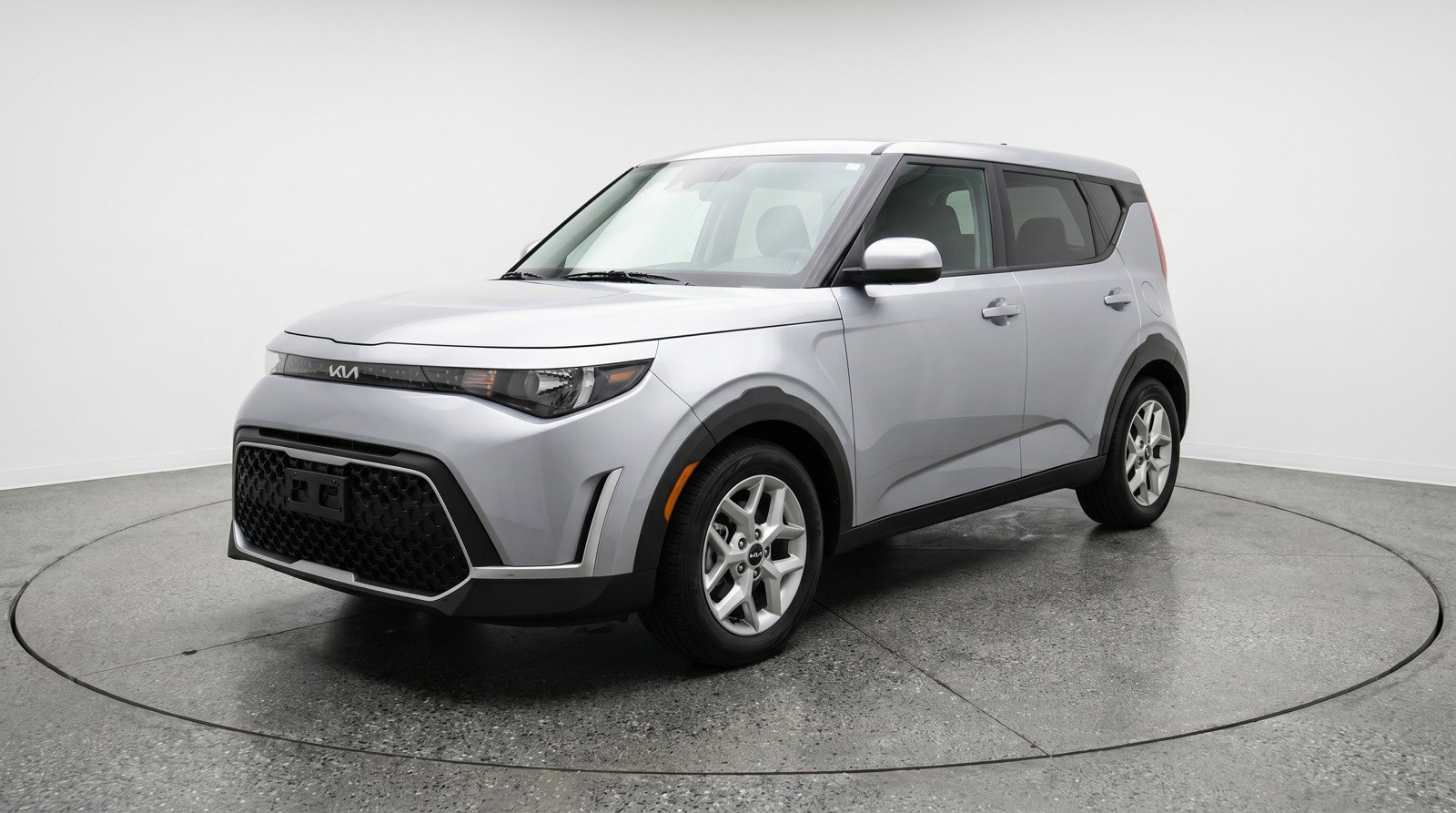 Used 2025 Kia Soul LX w/ LX Technology Package FWD image 3