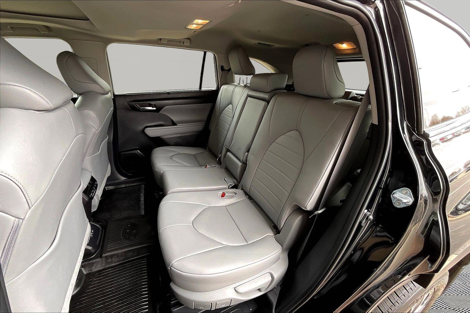 Used 2025 Toyota Highlander XLE image 22