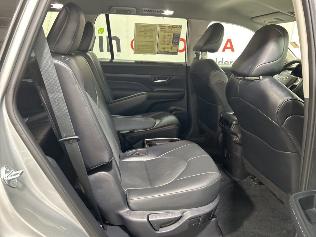 Used 2025 Toyota Grand Highlander AWD image 12